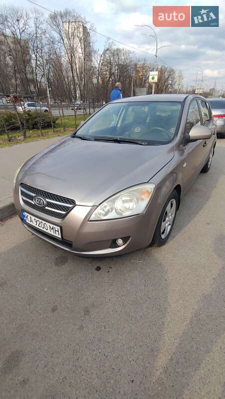 Хетчбек Kia Ceed 2008 в Києві фото 2 Хетчбек Kia Ceed 2008 в Києві
