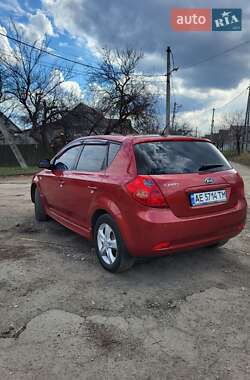 Хэтчбек Kia Ceed 2008 в 