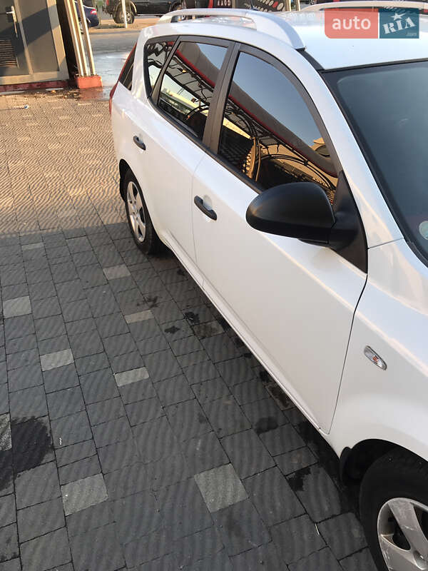 Универсал Kia Ceed 2009 в Ужгороде