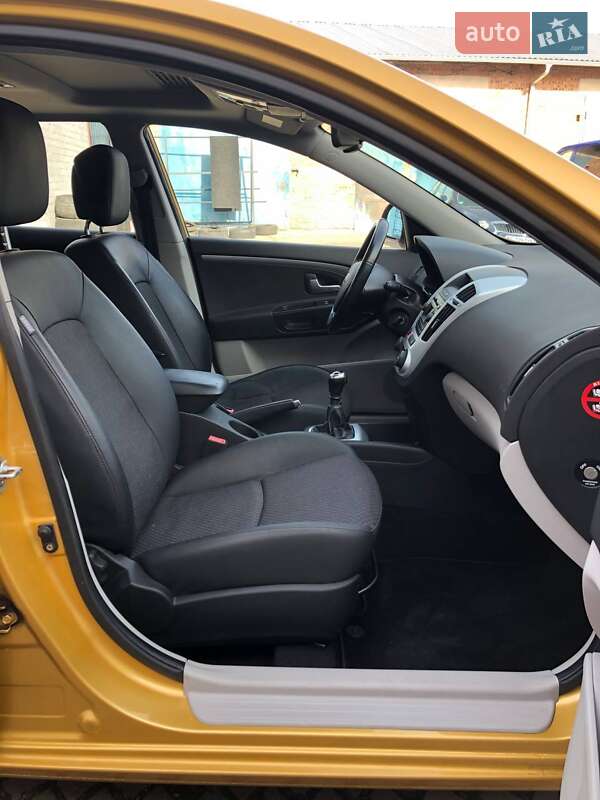 Хэтчбек Kia Ceed 2007 в Ковеле