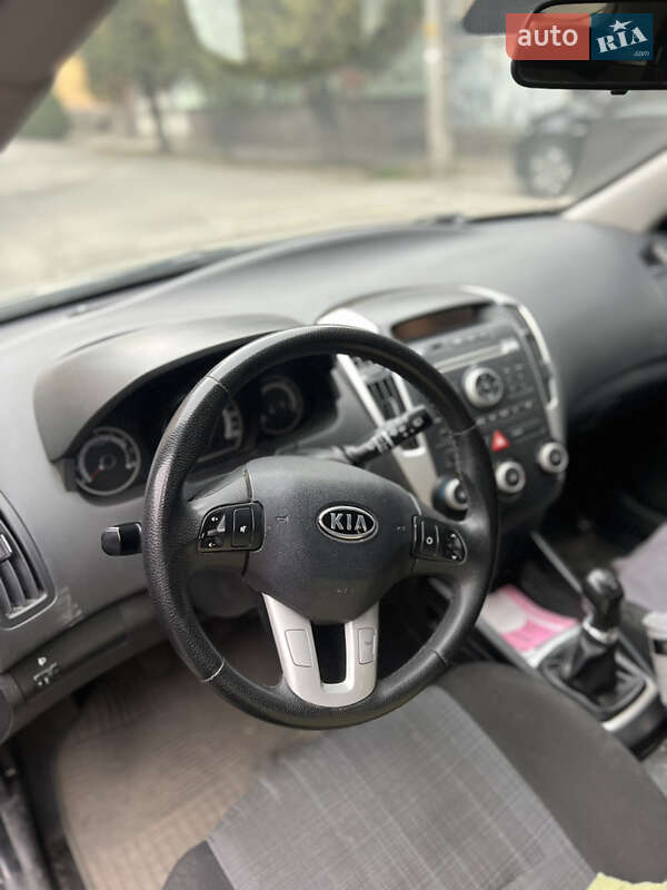 Хэтчбек Kia Ceed 2010 в Мукачево