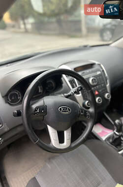 Хэтчбек Kia Ceed 2010 в 