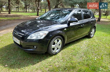 Хэтчбек Kia Ceed 2007 в 