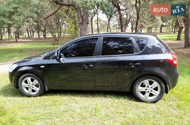 Хэтчбек Kia Ceed 2007 в 