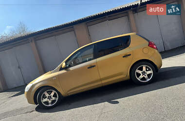 Хетчбек Kia Ceed 2008 в 