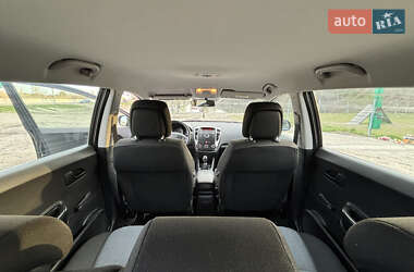 Хэтчбек Kia Ceed 2010 в 