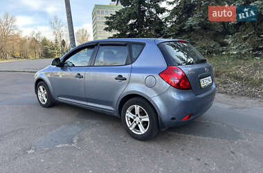 Хэтчбек Kia Ceed 2008 в 