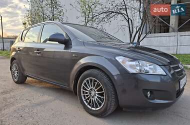Хэтчбек Kia Ceed 2008 в 
