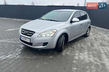 Хэтчбек Kia Ceed 2007 в 