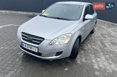 Хэтчбек Kia Ceed 2007 в 