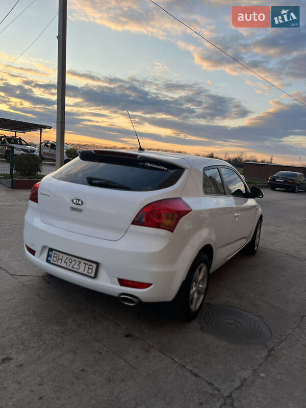 Хэтчбек Kia Ceed 2008 в Херсоне