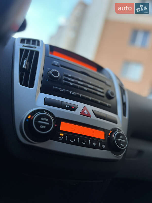 Хэтчбек Kia Ceed 2008 в Херсоне