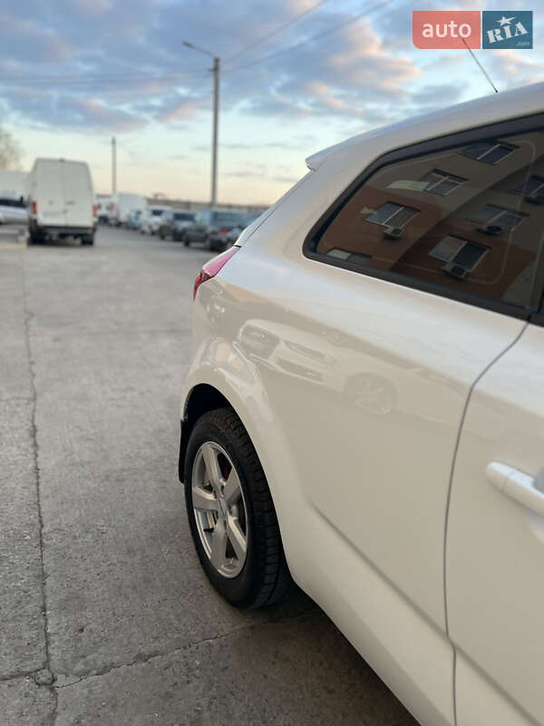 Хэтчбек Kia Ceed 2008 в Херсоне