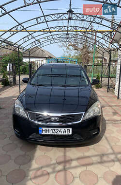 Хэтчбек Kia Ceed 2009 в 