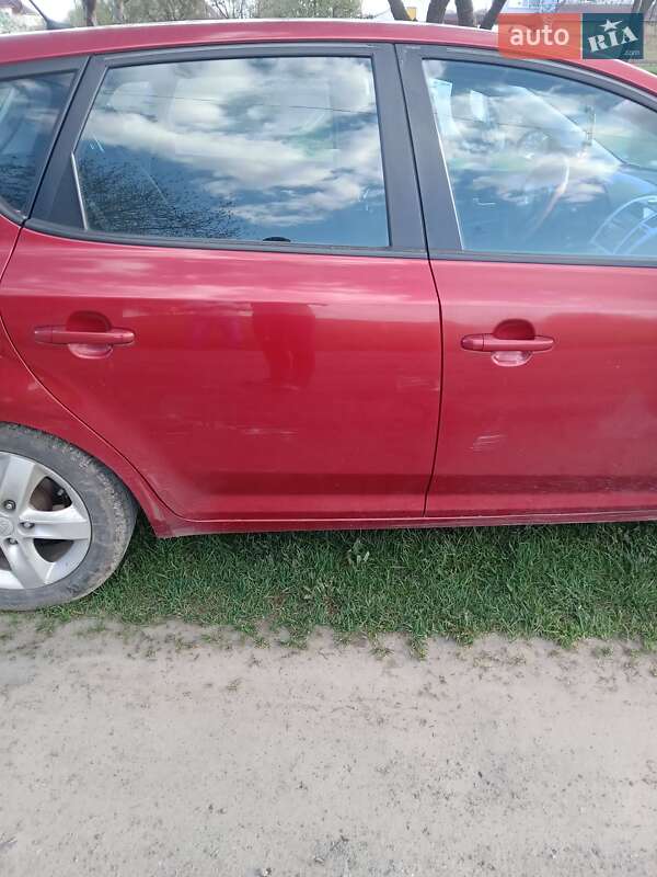 Хэтчбек Kia Ceed 2008 в Ровно