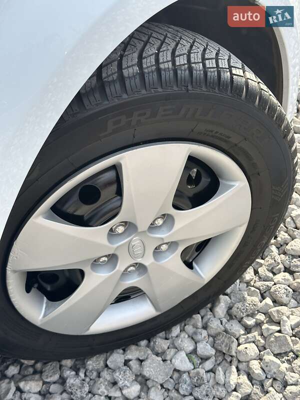 Хэтчбек Kia Ceed 2012 в Кривом Роге