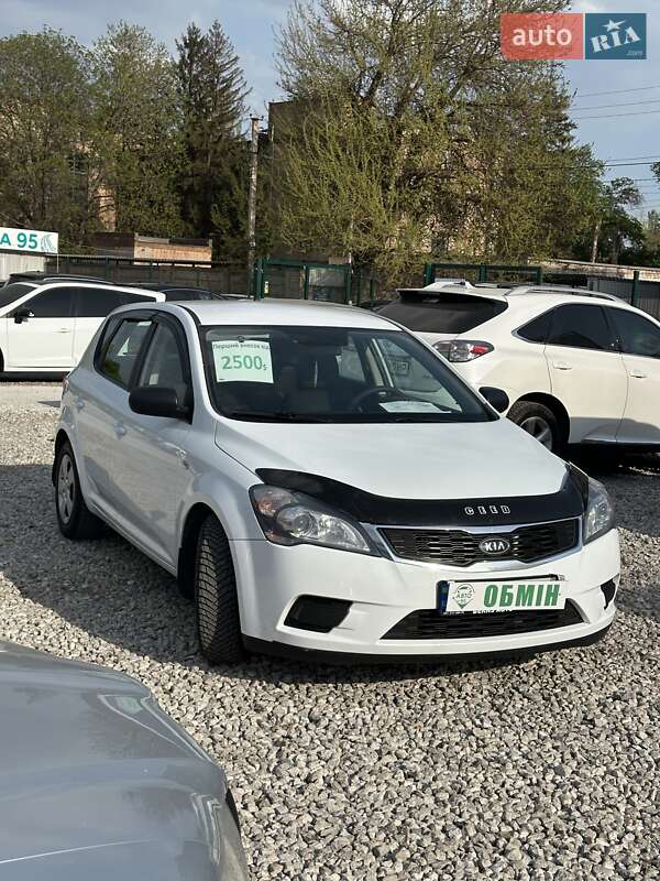 Хэтчбек Kia Ceed 2012 в Кривом Роге