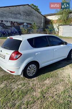Хетчбек Kia Ceed 2011 в 