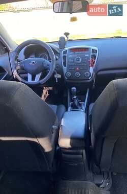 Хетчбек Kia Ceed 2011 в 