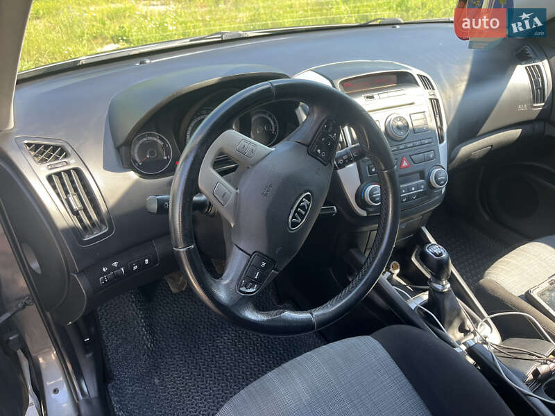 Универсал Kia Ceed 2012 в Глухове
