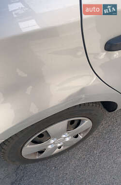 Хэтчбек Kia Ceed 2008 в 