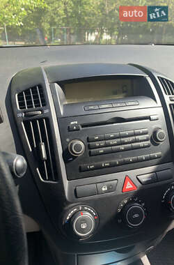 Хэтчбек Kia Ceed 2008 в 