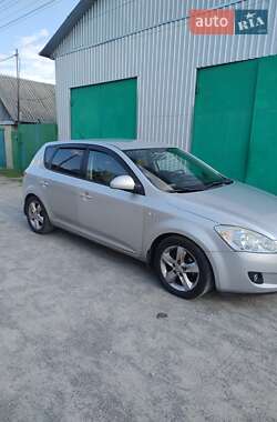 Хэтчбек Kia Ceed 2008 в Песковке
