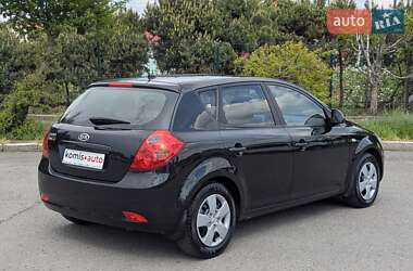 Хетчбек Kia Ceed 2008 в 