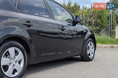 Хетчбек Kia Ceed 2008 в 