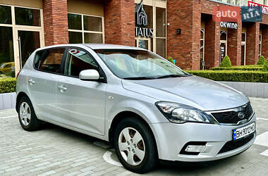 Хэтчбек Kia Ceed 2011 в Ирпене