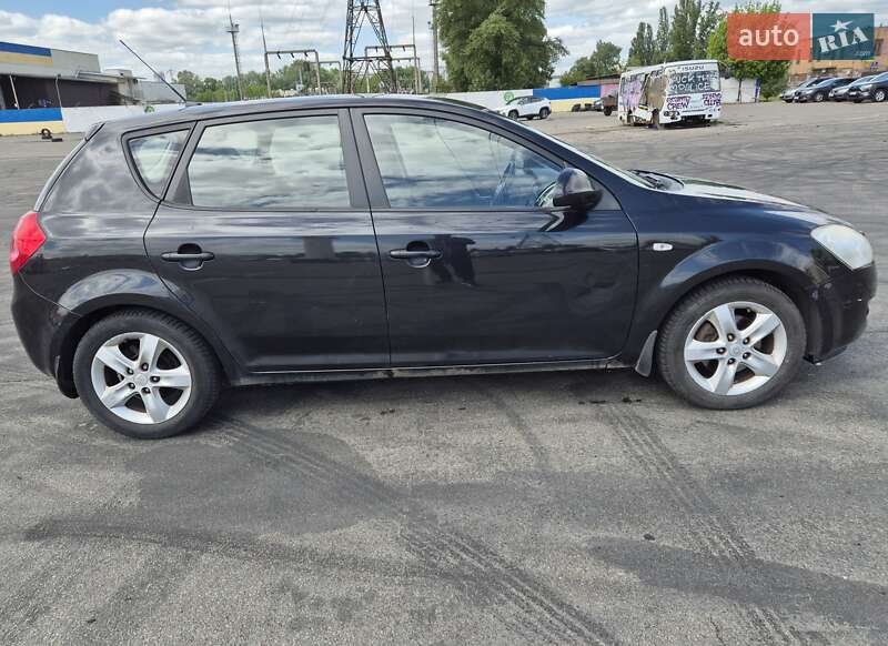 Хэтчбек Kia Ceed 2008 в Киеве
