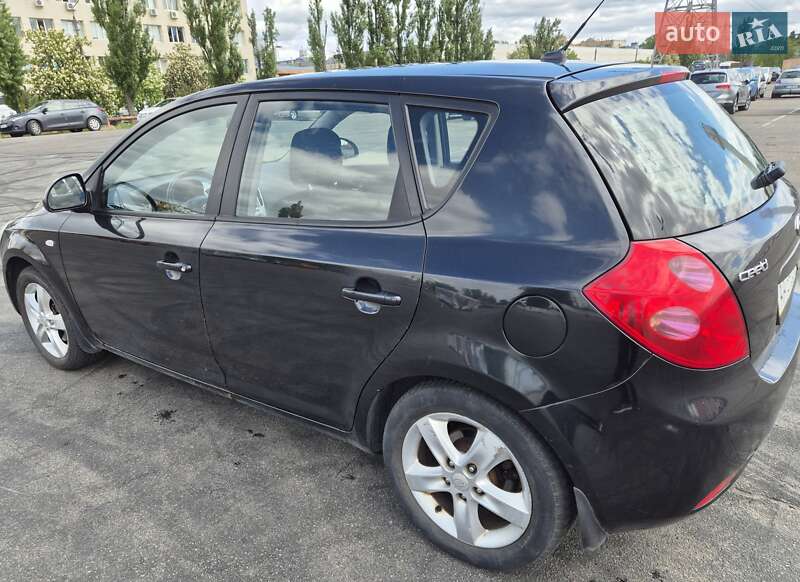 Хэтчбек Kia Ceed 2008 в Киеве