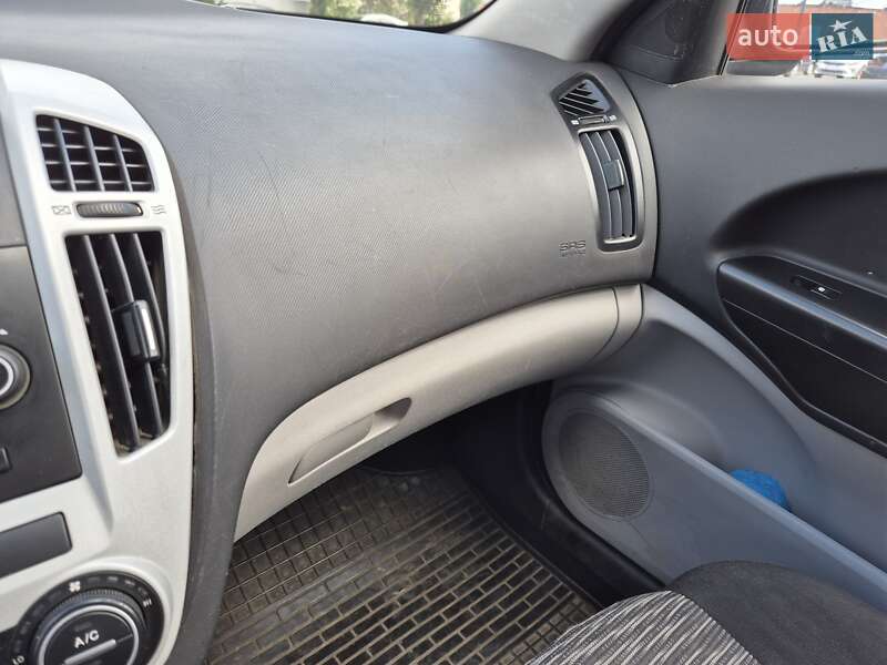 Хэтчбек Kia Ceed 2008 в Киеве