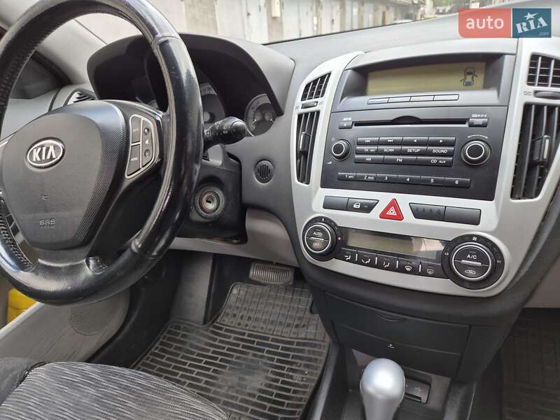 Хэтчбек Kia Ceed 2008 в Киеве