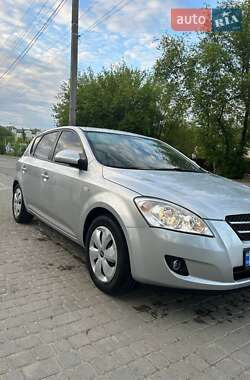 Хэтчбек Kia Ceed 2009 в Львове