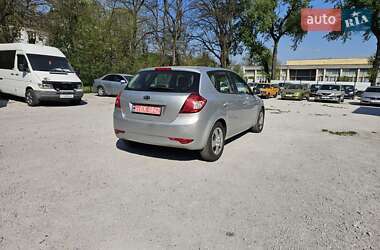 Хетчбек Kia Ceed 2010 в 