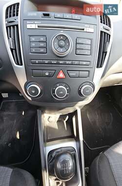 Хетчбек Kia Ceed 2010 в 