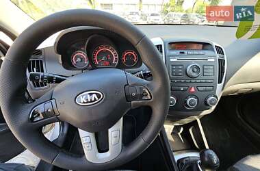 Хетчбек Kia Ceed 2010 в 