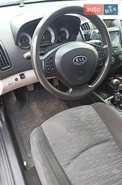 Хетчбек Kia Ceed 2008 в 