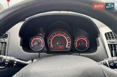 Хэтчбек Kia Ceed 2011 в 