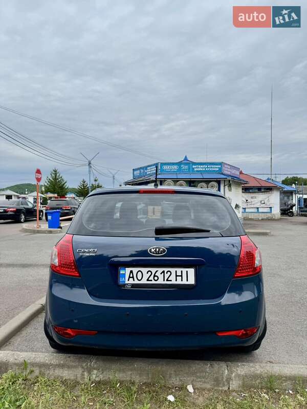 Хэтчбек Kia Ceed 2011 в Мукачево