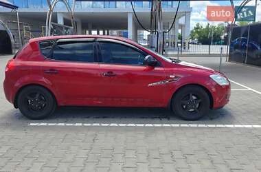 Хэтчбек Kia Ceed 2007 в 