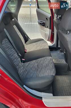 Хэтчбек Kia Ceed 2007 в 