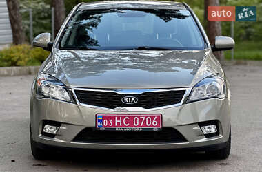 Хетчбек Kia Ceed 2010 в 