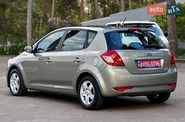 Хетчбек Kia Ceed 2010 в 