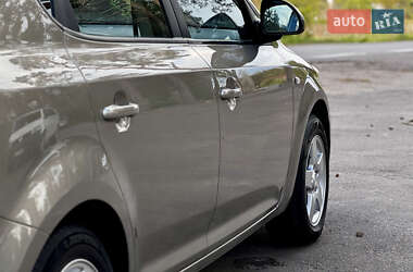 Хетчбек Kia Ceed 2010 в 
