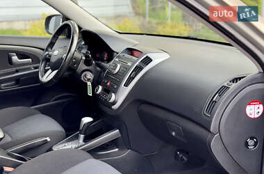 Хетчбек Kia Ceed 2010 в 