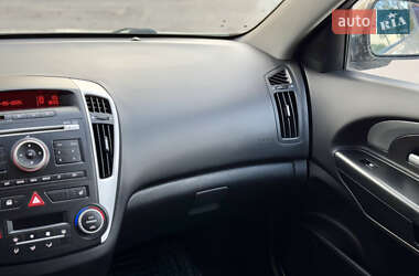 Хетчбек Kia Ceed 2010 в 