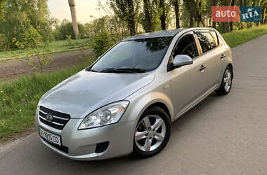 Хэтчбек Kia Ceed 2008 в Ирпене