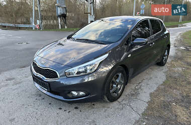 Хэтчбек Kia Ceed 2013 в 